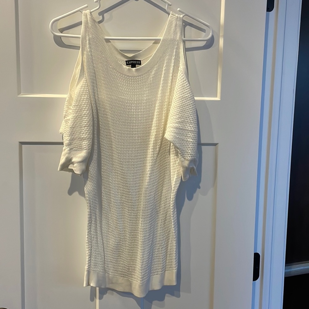 Mesh bare shoulder top.